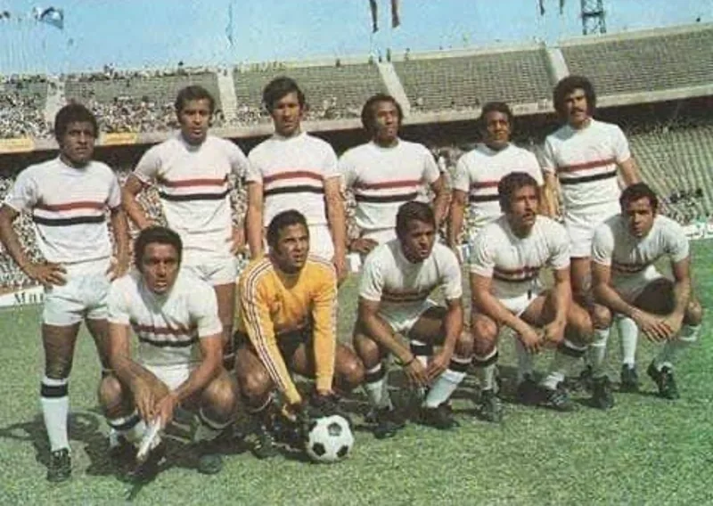 المنتخب المصري لكرة القدم في صورة جماعية تاريخية عام 1974