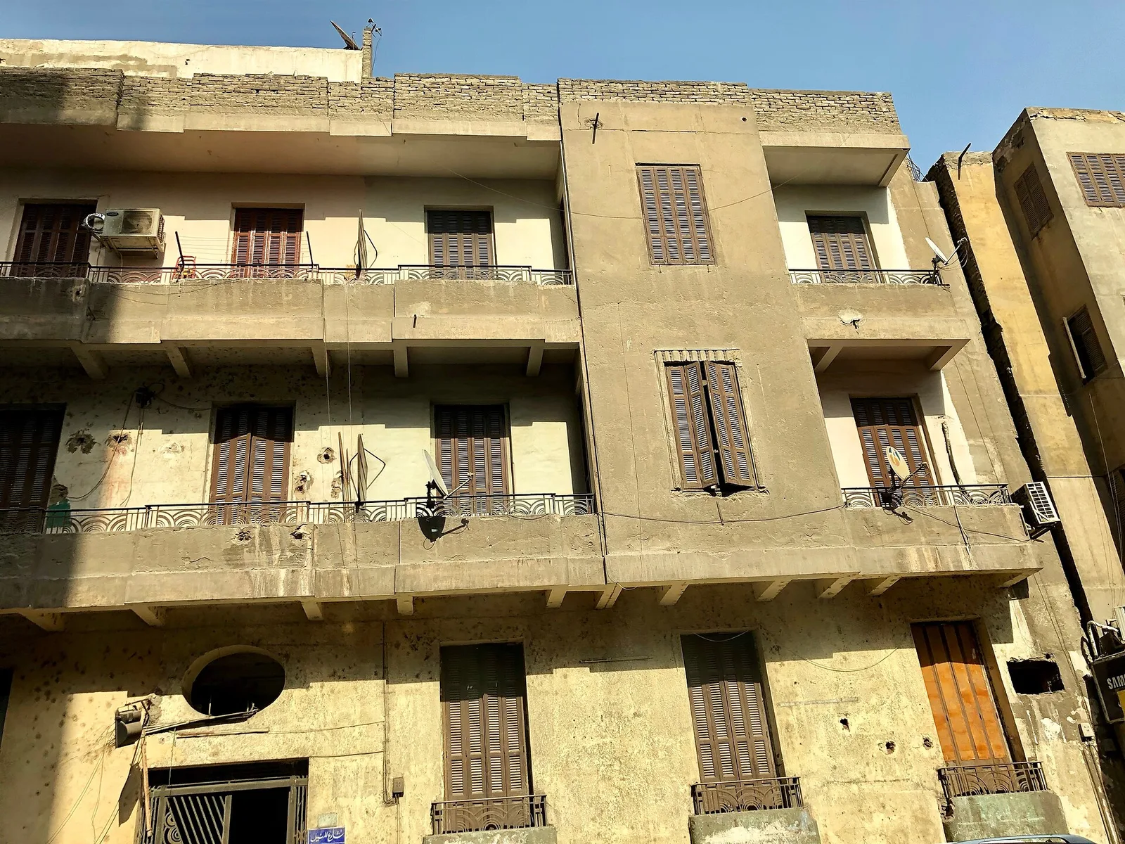 شارع بالمنيل في القاهرة وزحام المرور